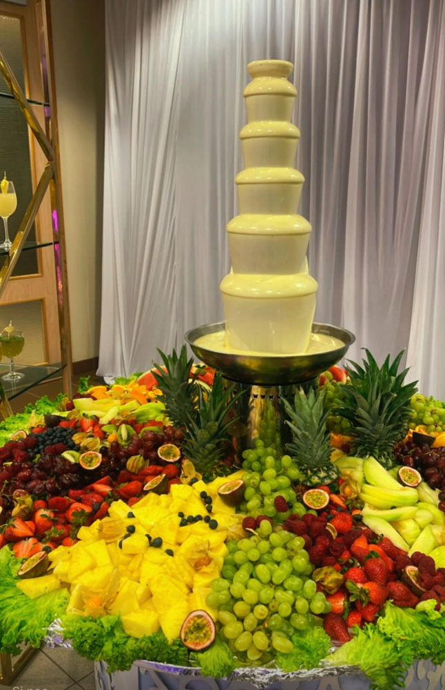 Hovedbilde Frukt bord med sjokolade fontjene 