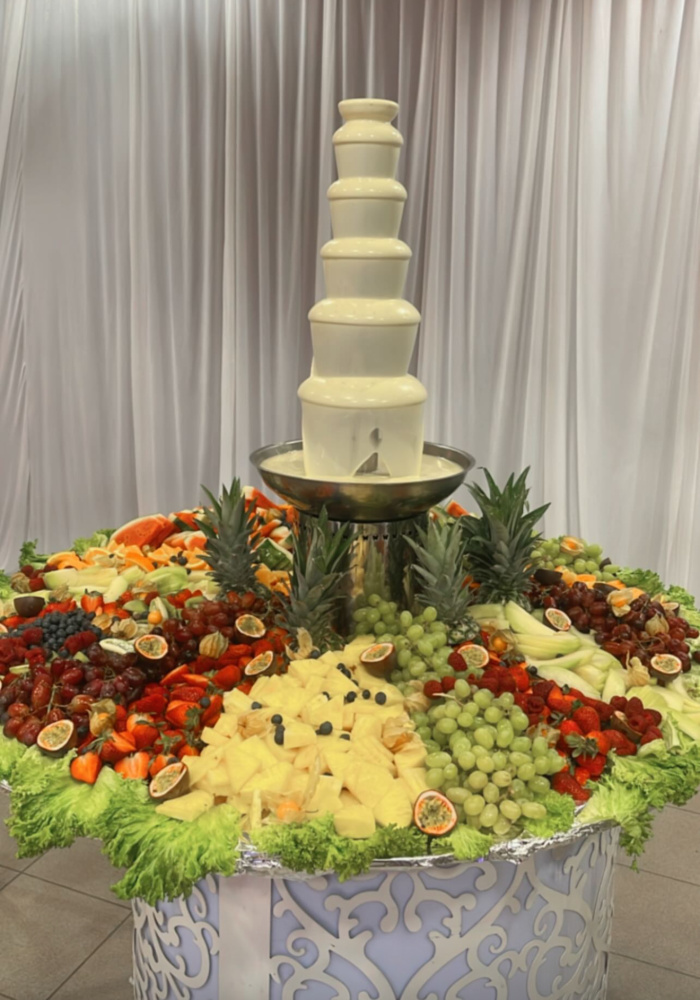 Hovedbilde Frukt bord med sjokolade fontjene 